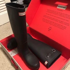 Hunter Rain Boots (matte black)
